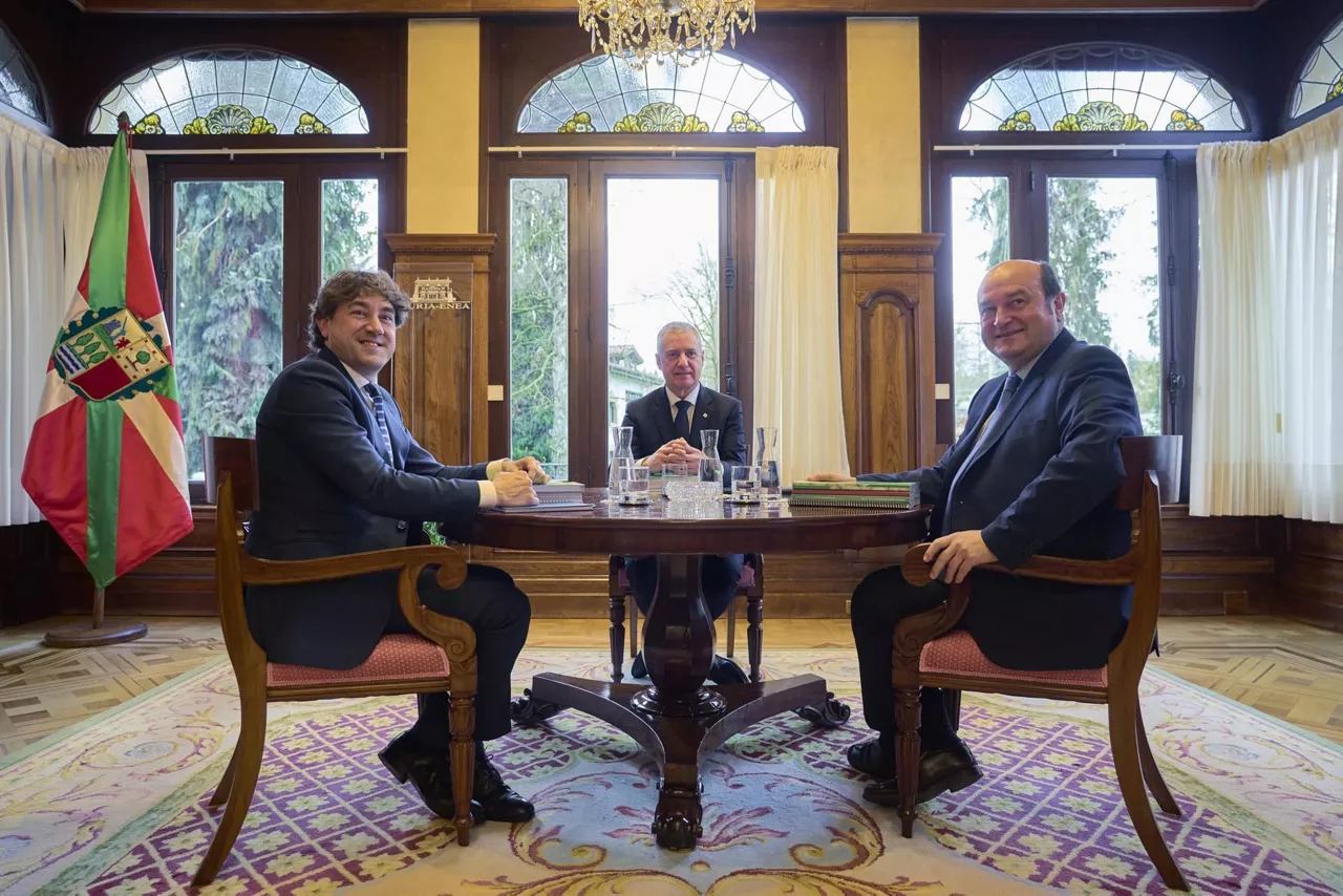 eneko andueza iñigo urkullu andoni ortuzar ajuria enea bilera reunion efe