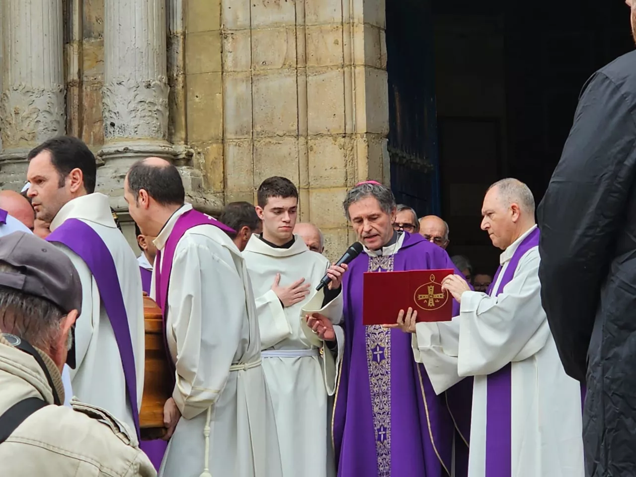 obispo-uriarte-funeral