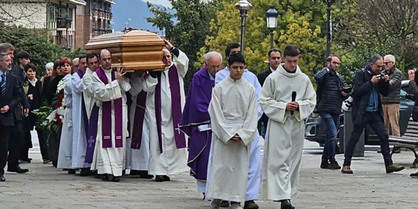 Juan Maria Uriarte Donostiako gotzain emerituaren omenezko hileta-elizkizuna. Argazkia: EITB