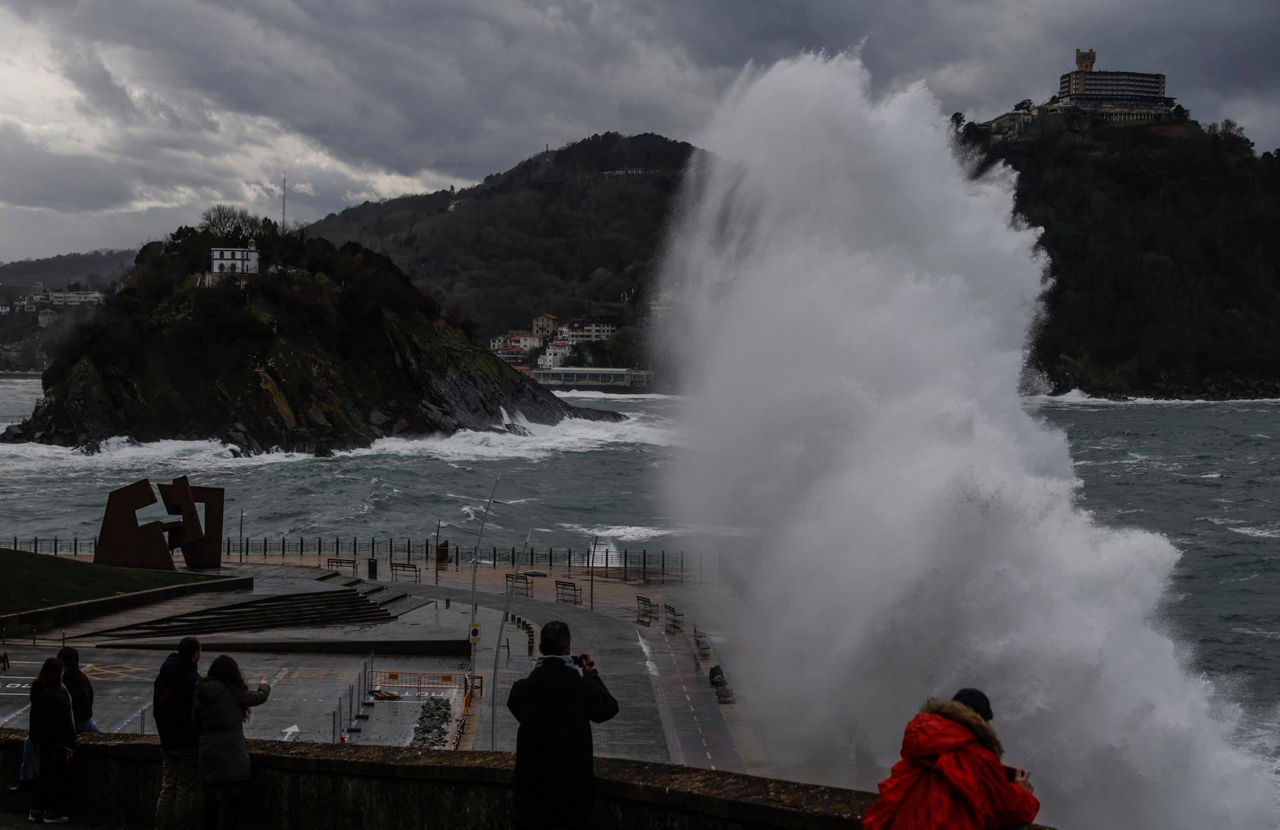 pasoe-nuevo-san-sebastian-olas-efe