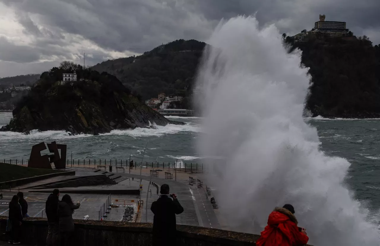pasoe-nuevo-san-sebastian-olas-efe