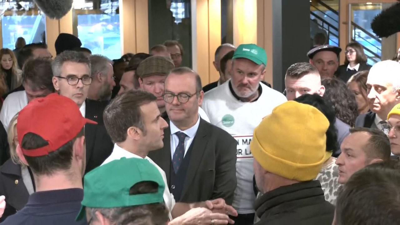 20240224211542_macron-nekazariekin-hizketan_