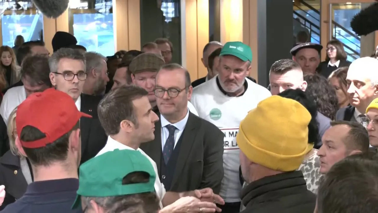 20240224211542_macron-nekazariekin-hizketan_