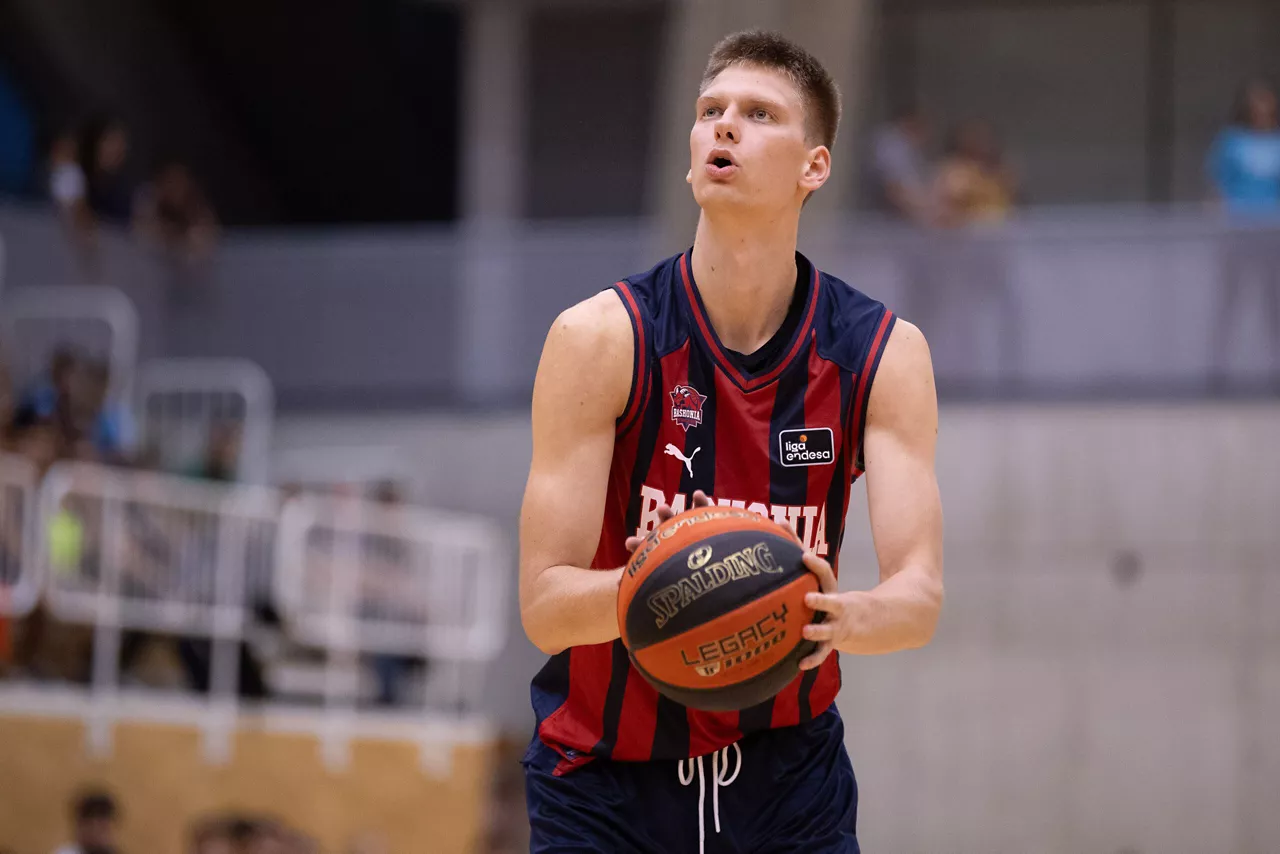 Pavel Savkov, Baskoniak zabaldutako argazki batean. Irudia: Baskonia.