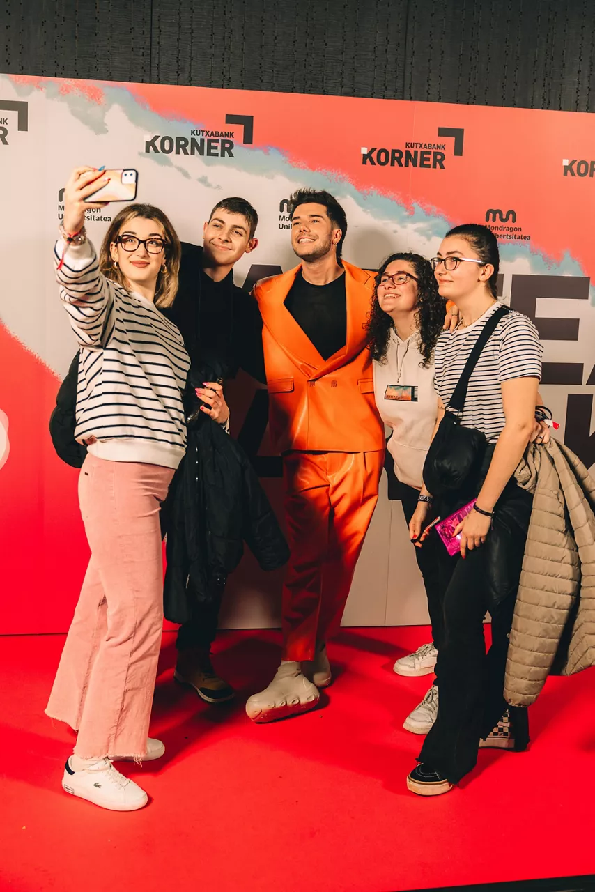 Jon Fernandez, publikoarekin. Argazkia: Peio Zamalloa | Gaztea