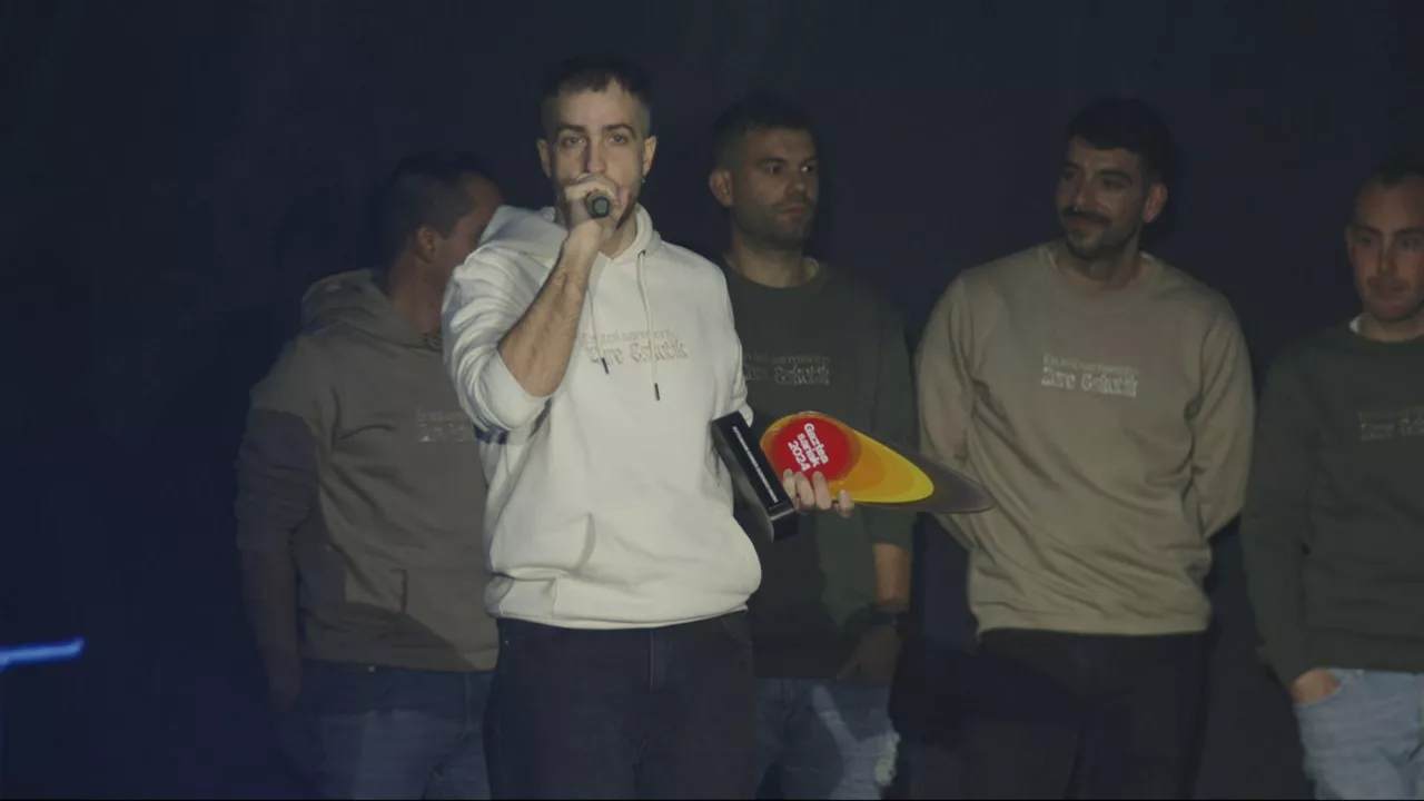 Iñigo Etxezarreta, saria jasotzen