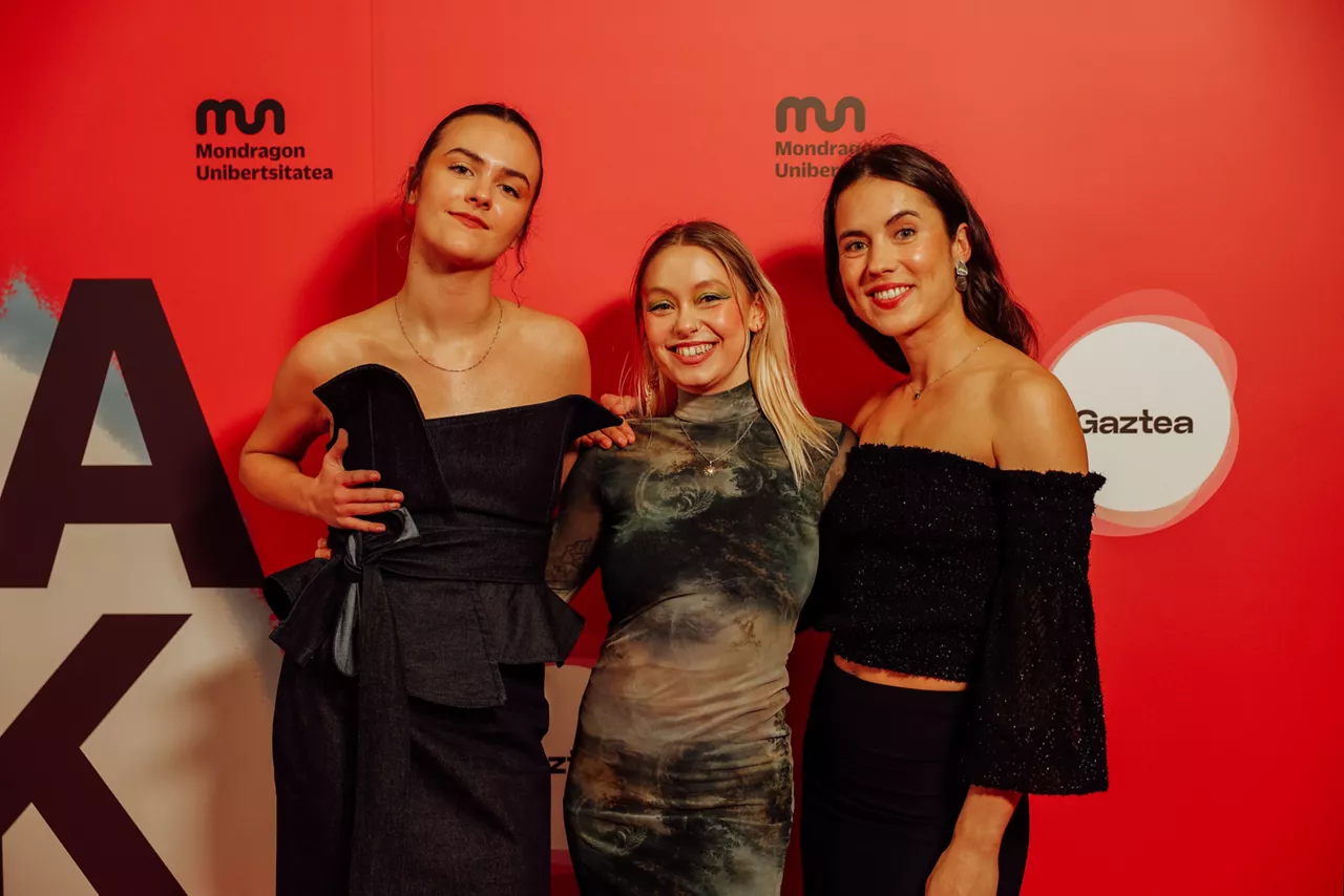Ainhoa Larrañaga, Iholdi Beristain eta Miren Arrieta. Argazkia: Peio Zamalloa