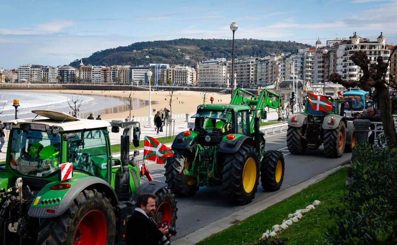 tractorada traktoreak nekazariak agricultores donostia san sebastian efe