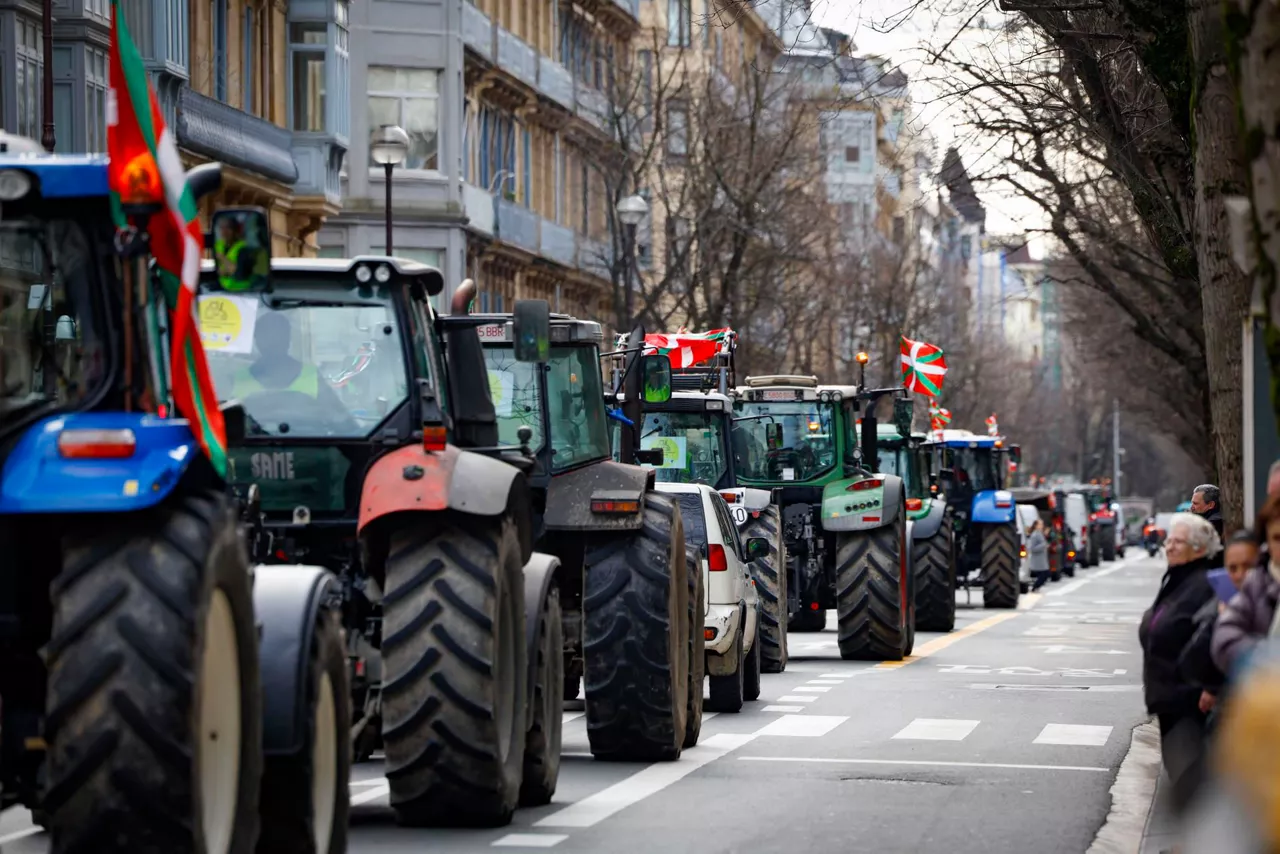 donostia san sebastian tractorada traktoreak agricultores nekazariak efe
