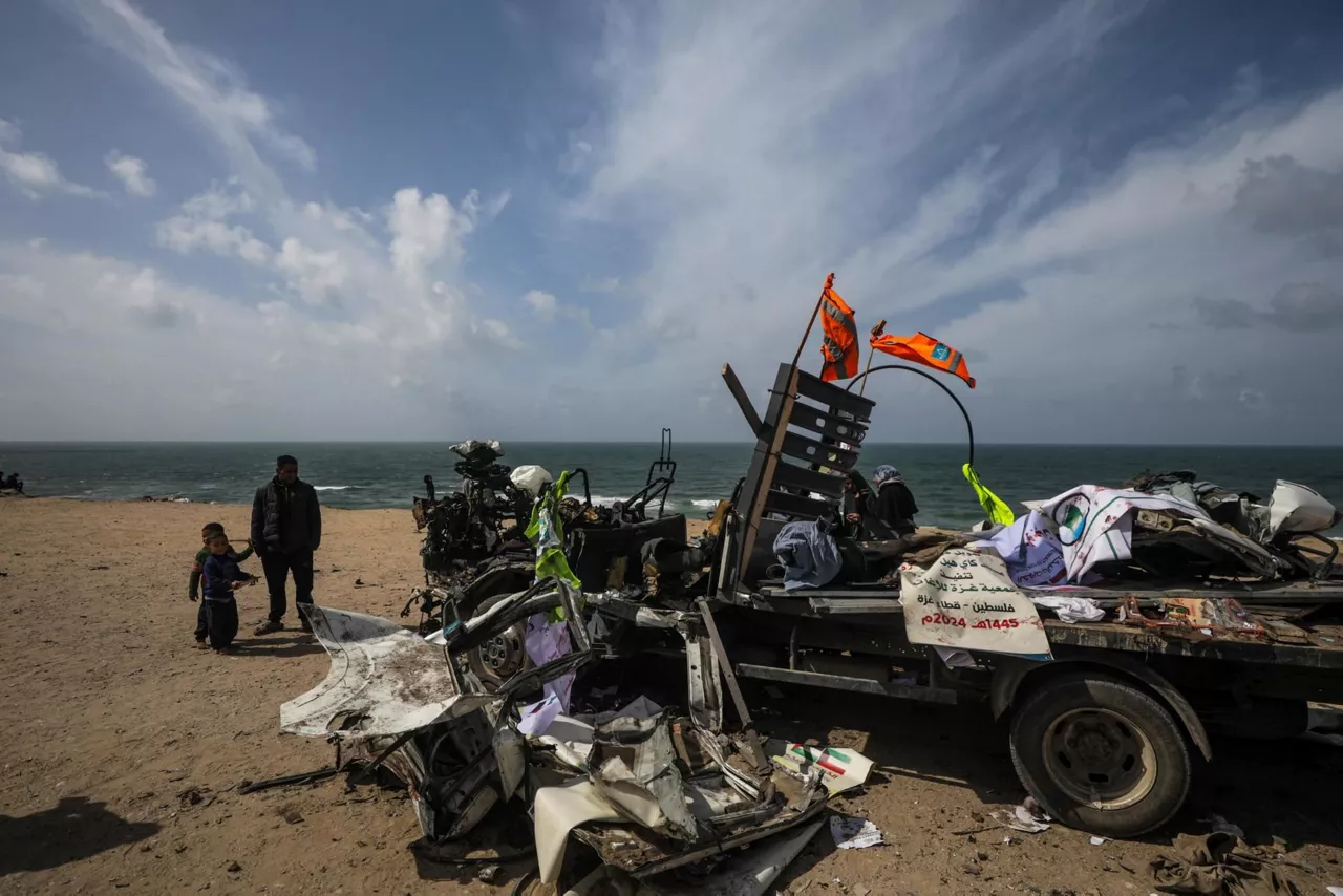 gaza-deir-al-balah-camion-ayuda-destruido-efe