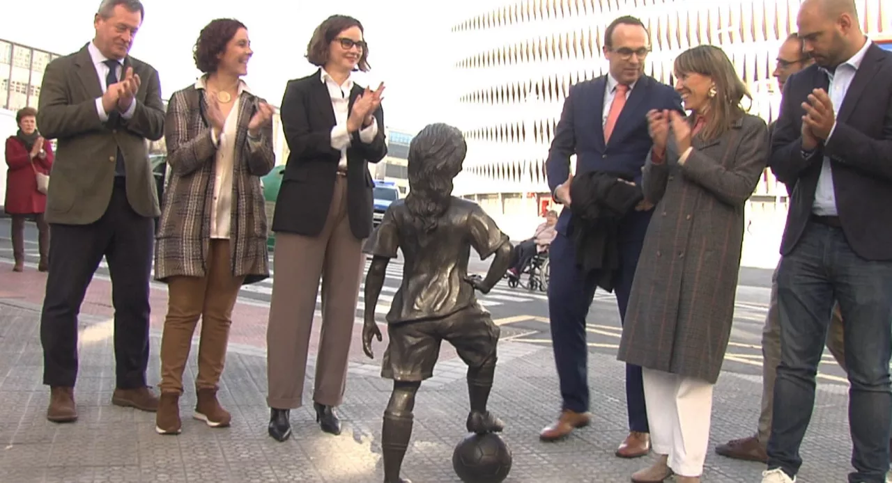 ESTATUA NAHIA SAN MAMES