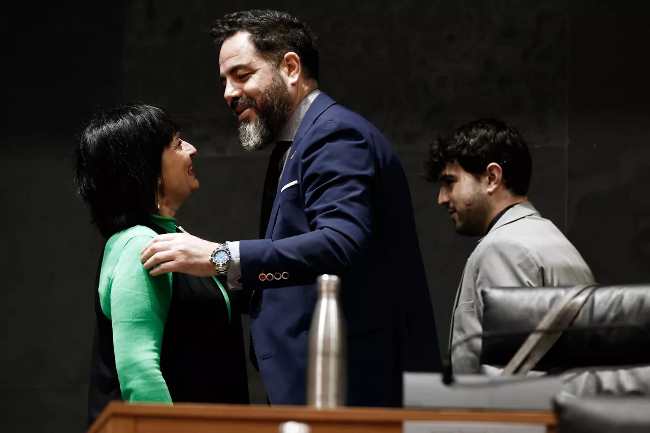 Ramon-Alzorriz-Laura-Aznal-Parlamento-Navarra-efe