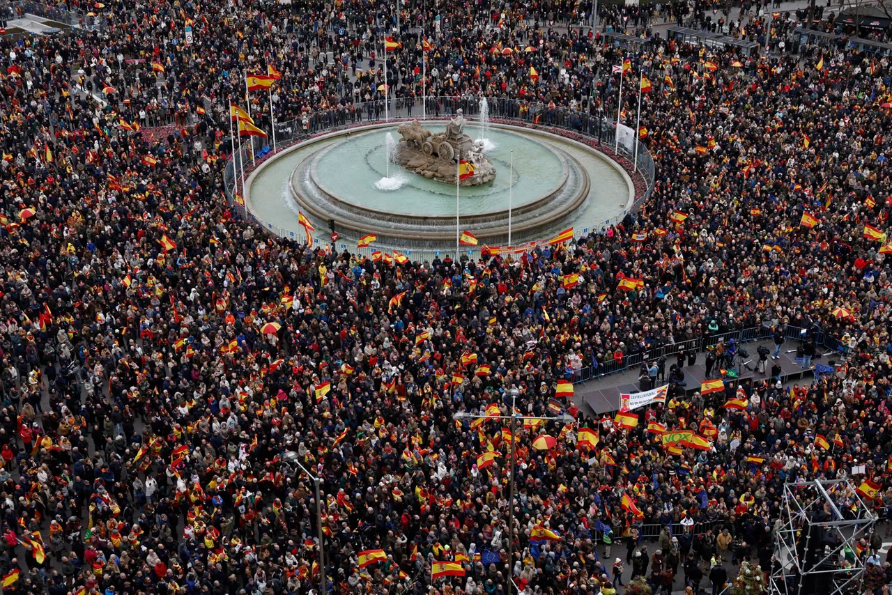 madrid_cibeles_sanchez_dimisioa_elkarretaratzea efe