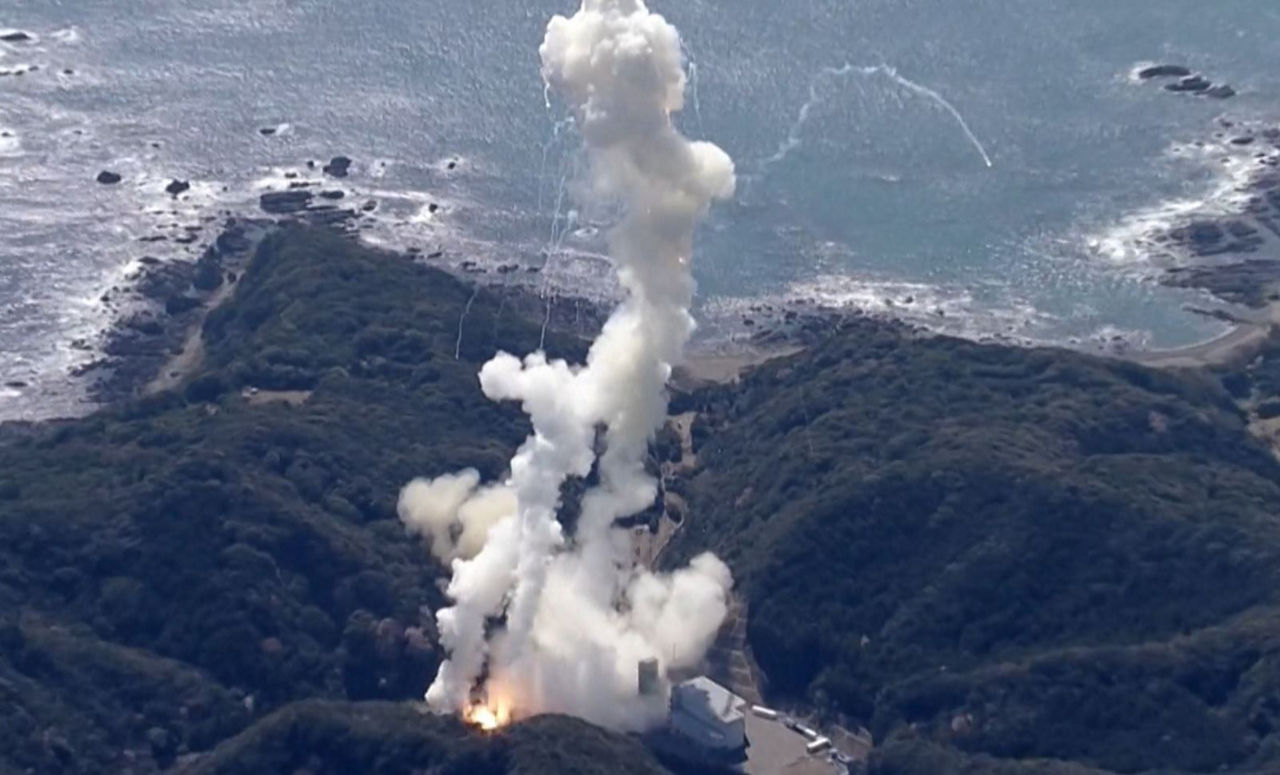 japonia japon leherketa explosión satelite reuters