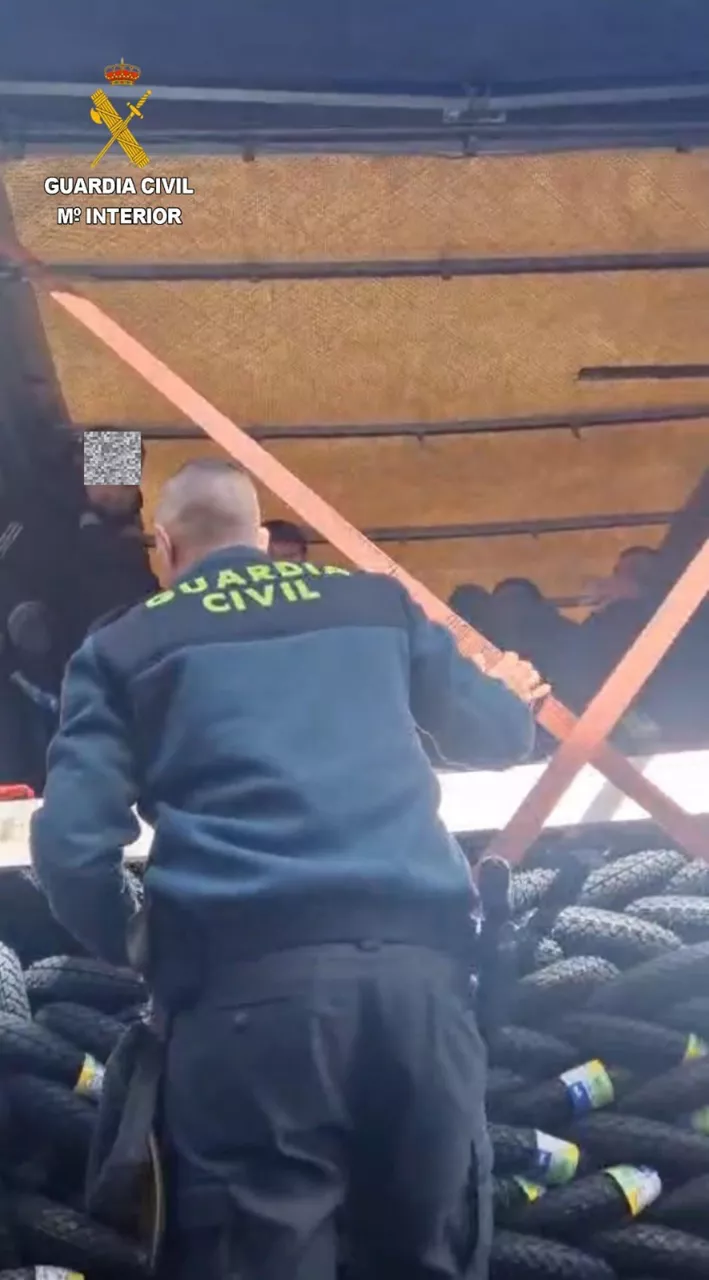 Migranteak kamioia Irun EFE