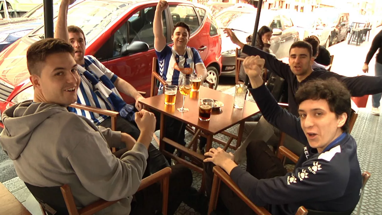 Aficionados del Athletic y Alavés. 