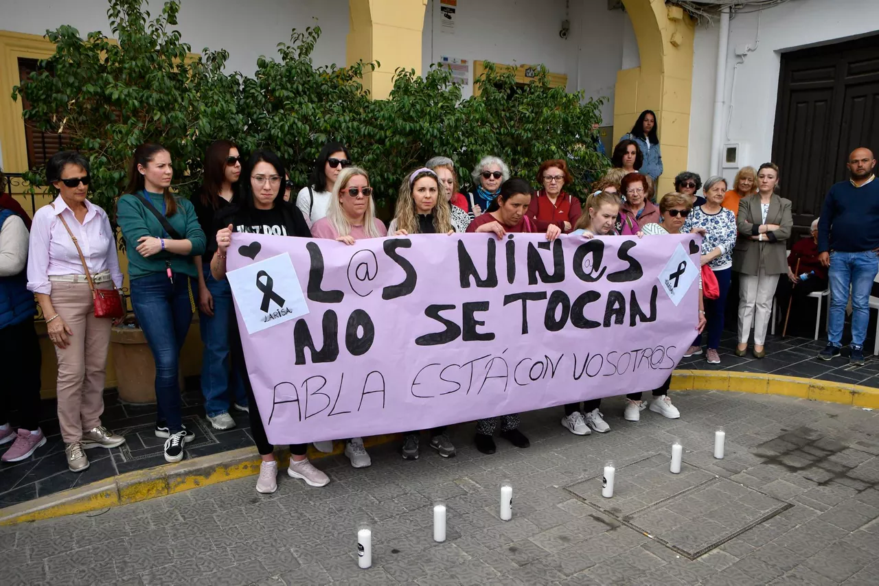 minuto-silencio-Almeria-violencia-machista-efe