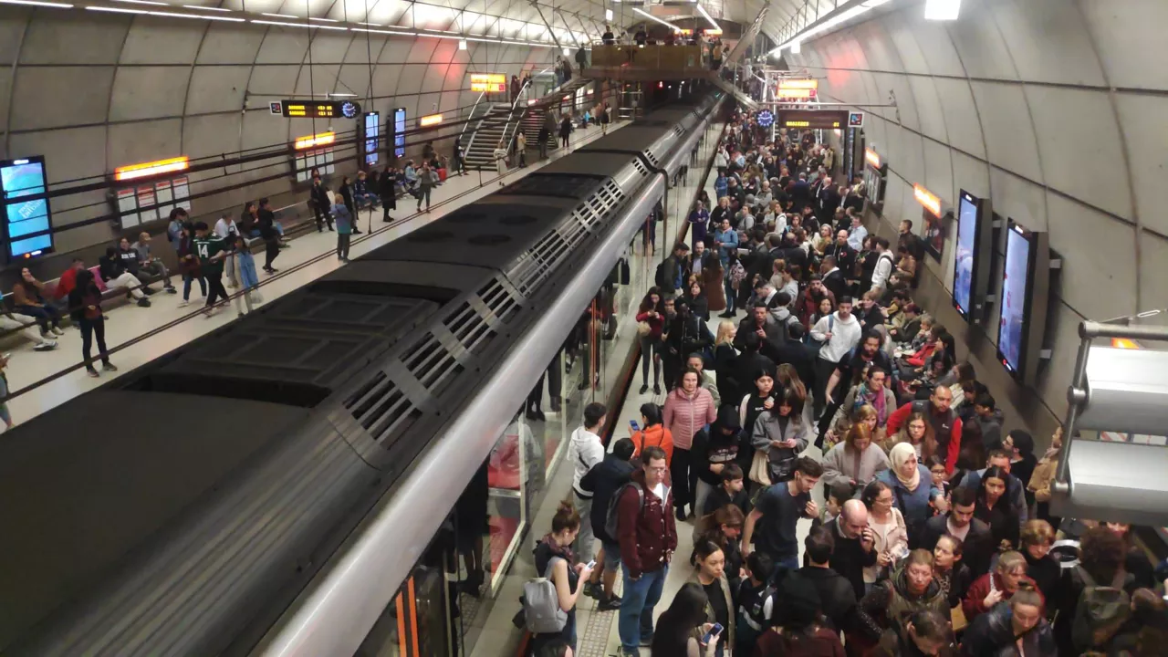 bilboko-metroa-atzerapenak metro bilbao retrasos zazpi kaleak-eitb