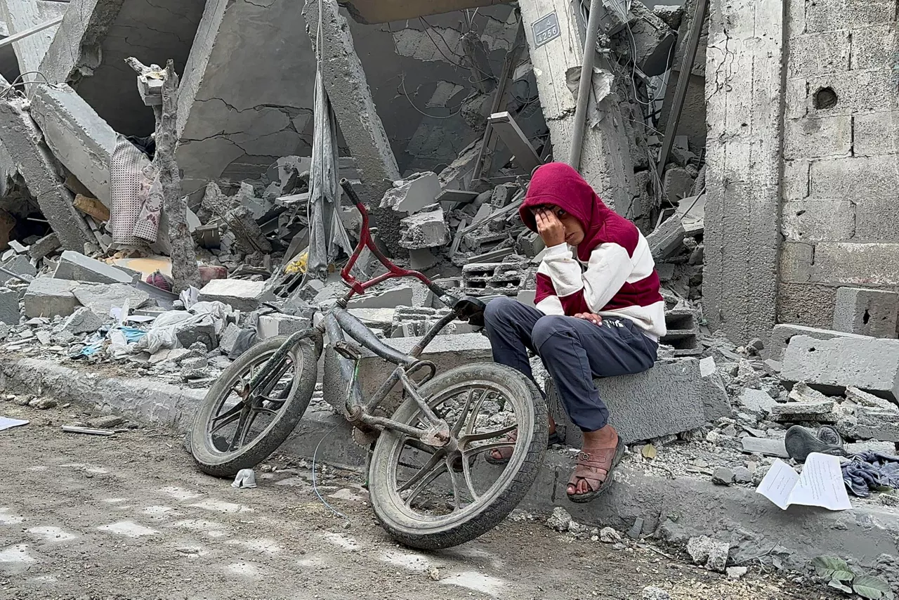 nino-escrombros-rafah-gaza-efe