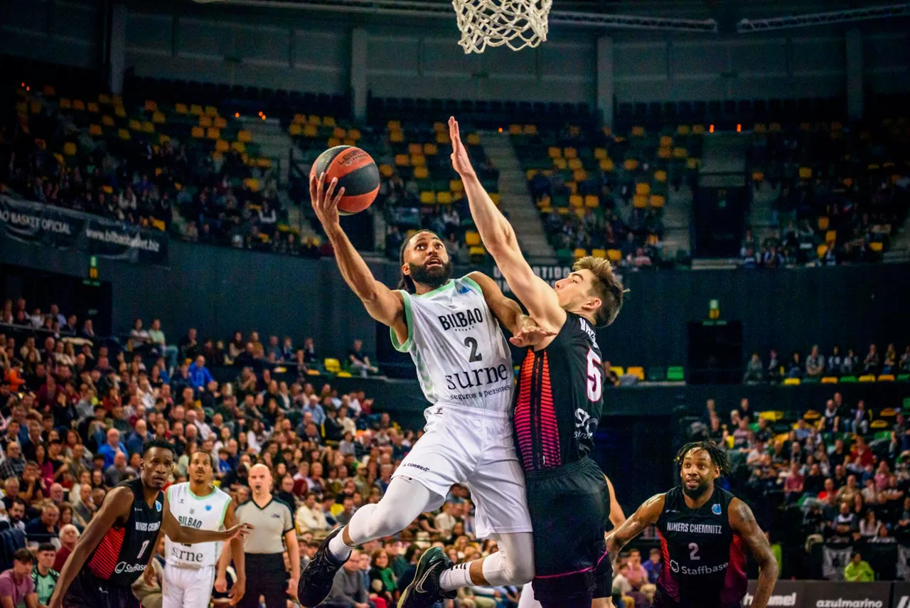 ADAM SMITH BILBAO BASKET WESLEY VAN BECK NINERS CHEMNITZ FIBA EUROPE CUP EFE