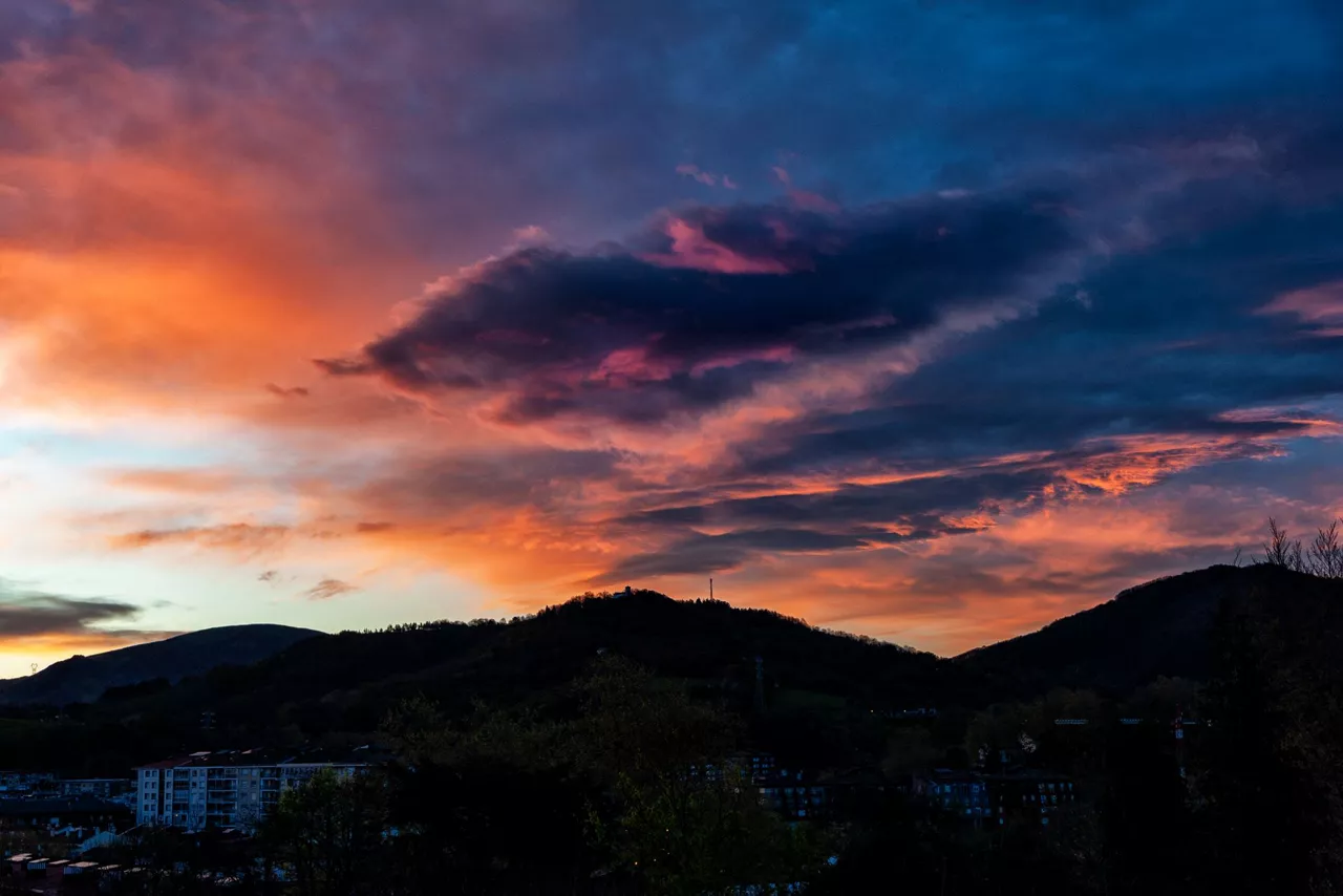 IRUN-ESPECTACULAR AMANECER POR SAN MARCIAL, ESTA MAÑANA gerardo garcía