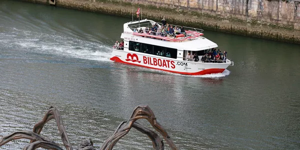 Banderas del Athletic Club en Bilbao. Foto: EFE