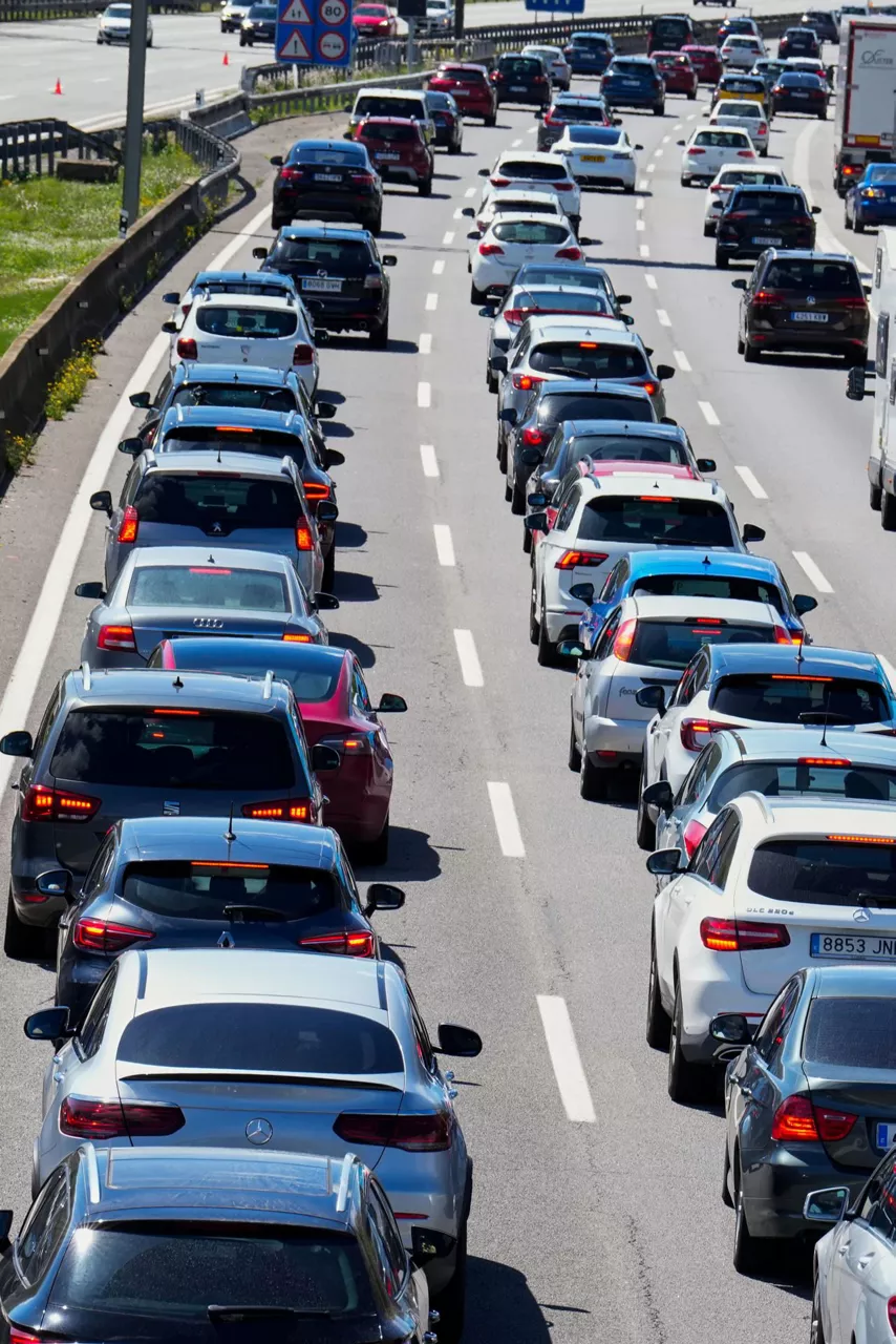 auto-ilarak-colas-retenciones-coches-ap7-barcelona-efe