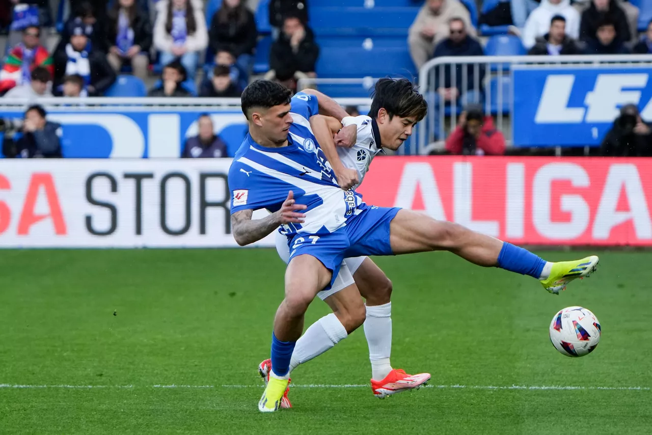 Javi Lopez eta Take Kubo, Mendizorrotzan. Argazkia: EFE.