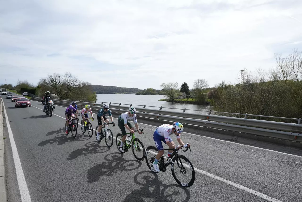 Los seis escapados se han jugado el triunfo de etapa. Foto: EFE.
