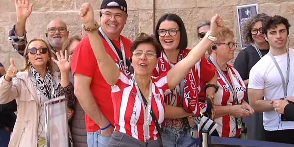 Afición rojiblanca camino a Sevilla. EITB Media