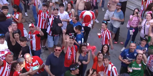 Afición rojiblanca en Sevilla. EITB Media