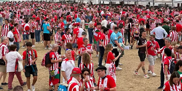 Afición rojiblanca en Sevilla. EITB