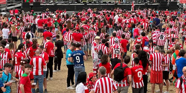 Afición rojiblanca en Sevilla. EITB