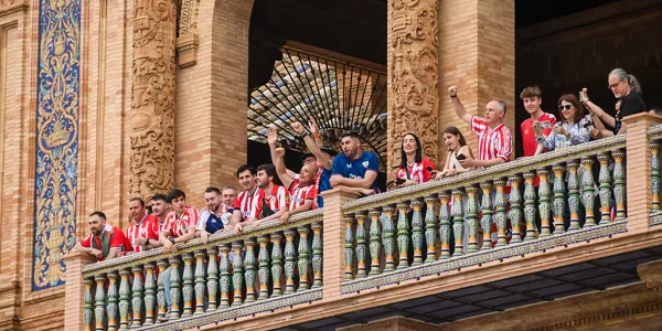 Afición rojiblanca en Sevilla. EFE