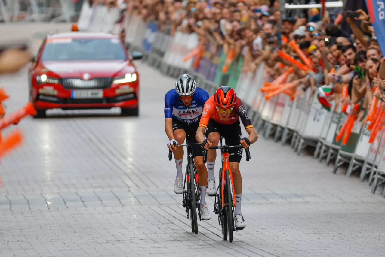 Juan Ayuso eta Carlos Rodriguez Itzulia Eibar