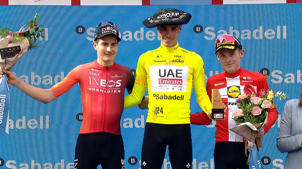 20240406204829_ayuso-rodriguez-skjelmose-podium-itzulia_