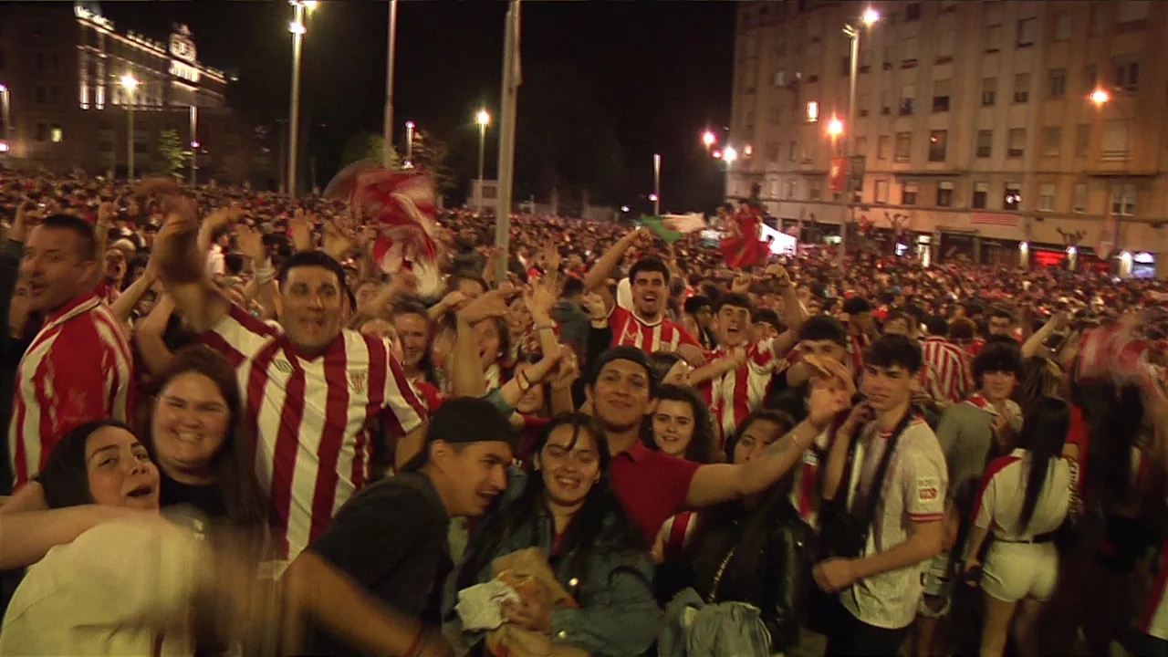 ospakizuna_zaleak_athletic_san_mames_kopa_eitb