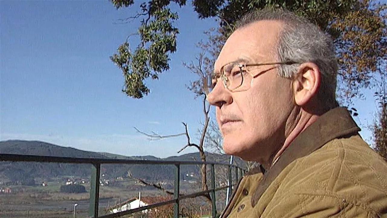 El féretro de Ardanza se traslada a Vitoria-Gasteiz donde se abrirá la capilla ardiente