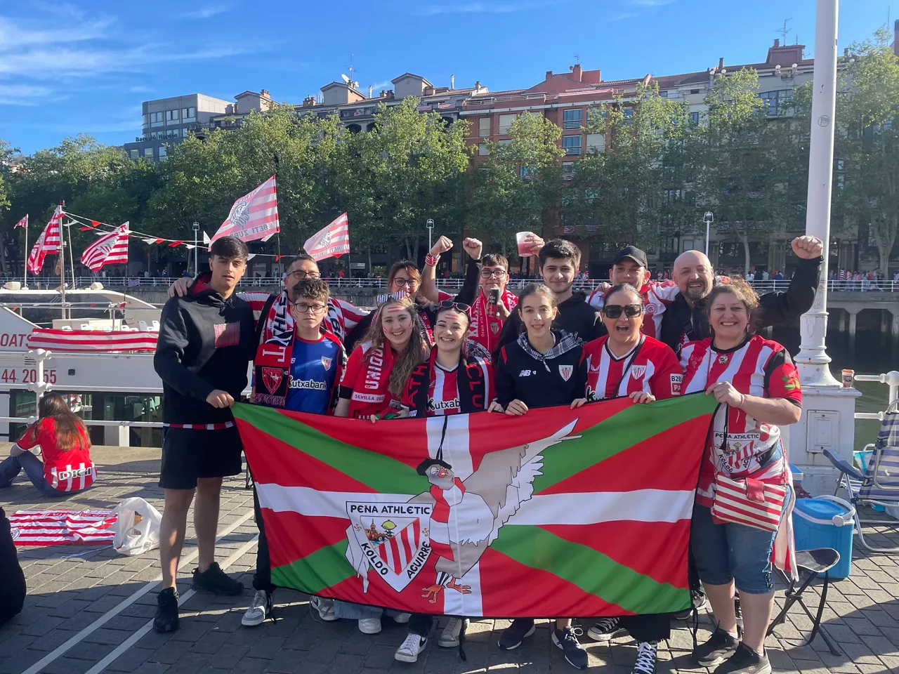 ''En el avión desde Lanzarote veníamos unas 20 personas con bufandas y banderas del Athletic''