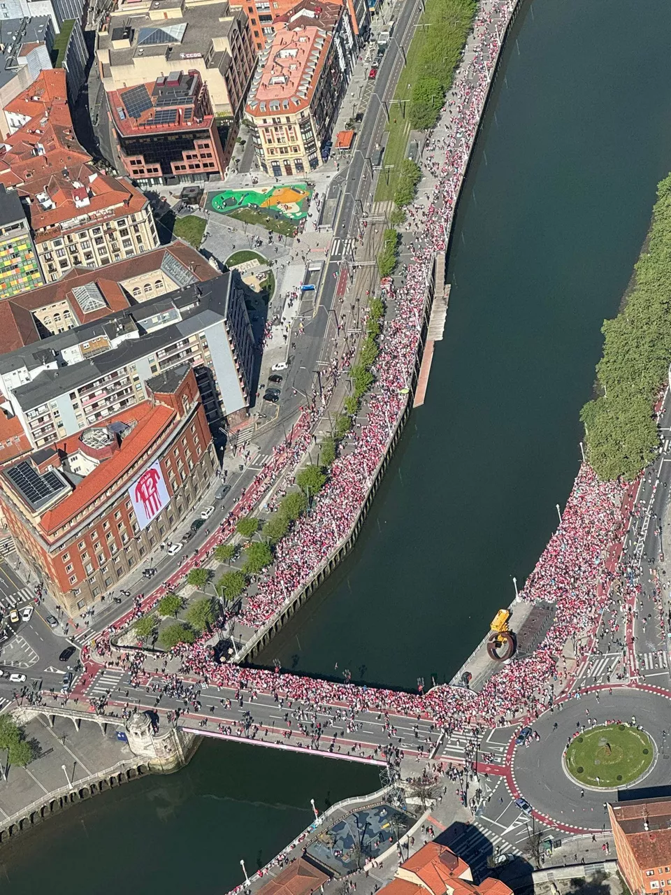 gabarra-bilbao-multitud bilbo jendetza airetik-eitb