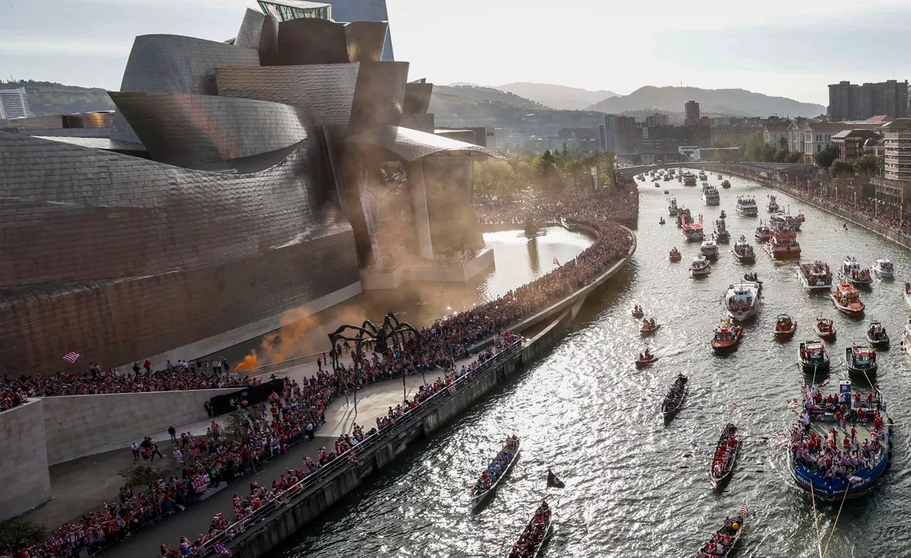 La gabarra, en Bilbao. Foto: EFE