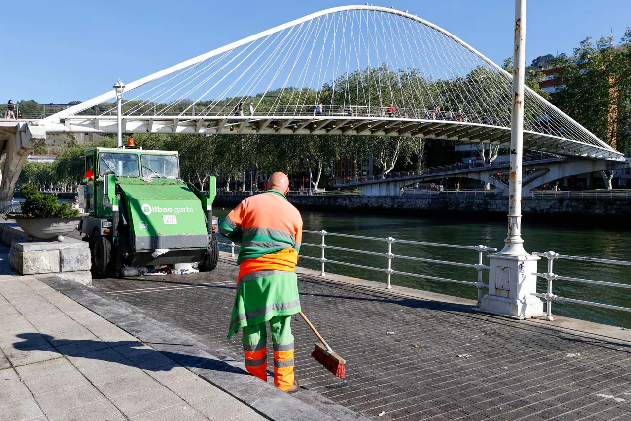 bilbaogarbi-post-gabarra ondoren garbiketak garbitzaileak bilbo -efe