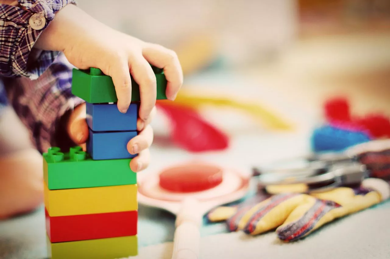 niño haurra jolasa infancia haurtzaroa juego pixabay cc0 lizentzia
