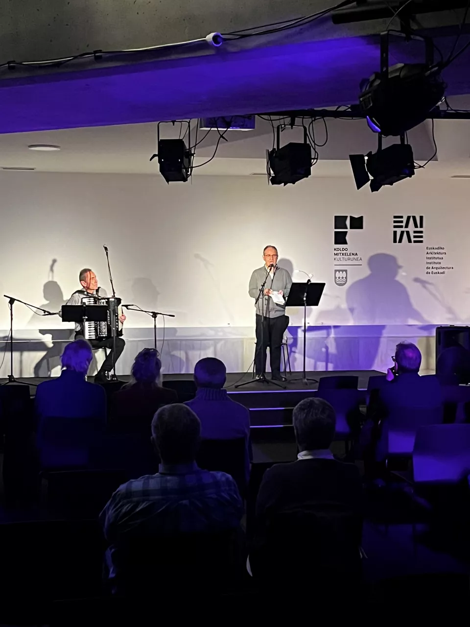 Irakurraldi musikatuko irudi bat.