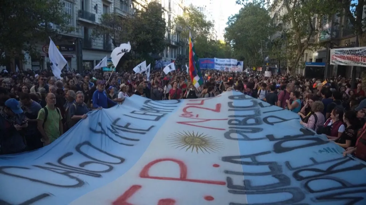 20240424084025_argentina-manifestacion-universidades_