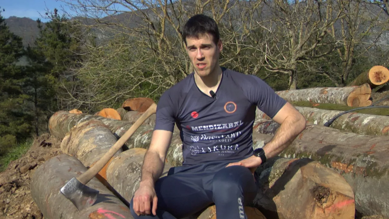 Julen Alberdi aizkolaria.