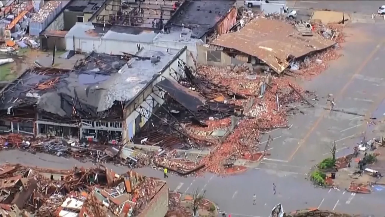 20240429090006_tornado-oklahoma_