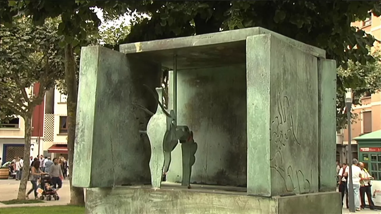 Nestor Basterretxea "Euskal Serie Kosmogonikoa"  Recreación en bronce Brontzezko bertsioa