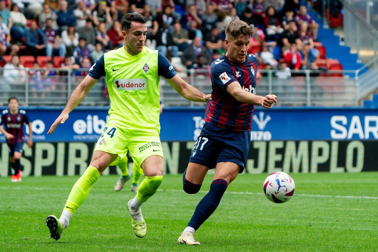 Eibar - Amorebieta Jose Corpas - Josep Gaya Liga Hypermotion
