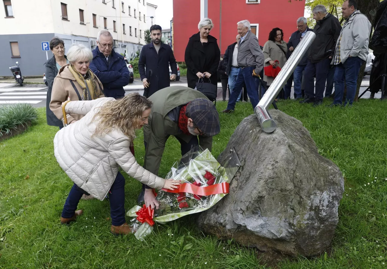 homenaje  José Luis López de Lacalle andoain efe
